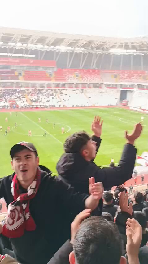 Sivasspor - Boluspor maçında traftarlar: "Terörist mecliste konuşma mı yapar? O**** Ç**** Abdullah Öcalan!"