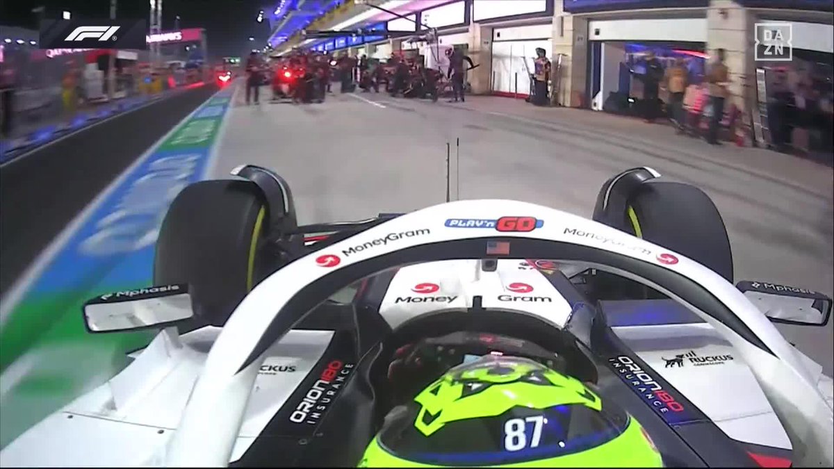 BEARMAN, A PUÑETAZOS CON EL VOLANTE 🤬🤬 ¡NO LE HABÍAN COLOCADO EL NEUMÁTICO EN BOXES! 😱 #CatarDAZNF1 🇶🇦