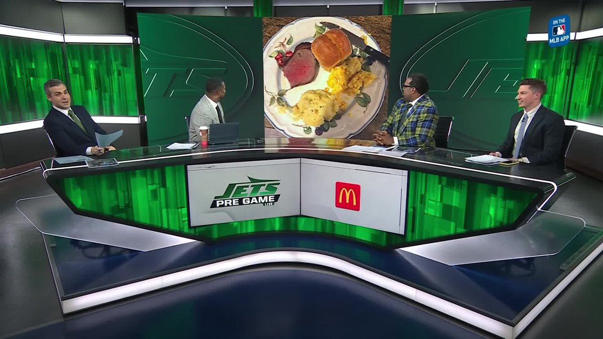 "It's like carbs on carbs!" Bart Scott #CantWait 🏈, Willie Colon and Connor Rogers roasted Steve Gelbs' Thanksgiving plate on Jets Pre Game Live 😂 ➡️ McDonald's