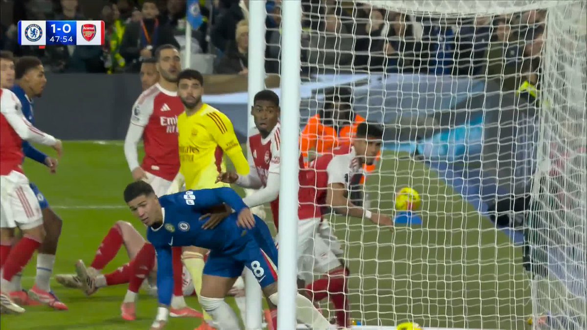 Bedlam inside Stamford Bridge as Trevoh Chalobah gives Chelsea the lead! 🔵