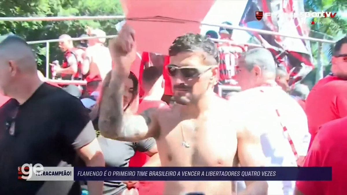Arrascaeta soltinho na festa do tetra do Flamengo. 🎥 Reprodução/Flamengo TV | ge