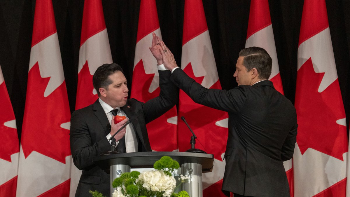 To double my political productivity and vote count, I have cloned myself. Watch Pierre Poilievre, both of them, address admirers in the press gallery.