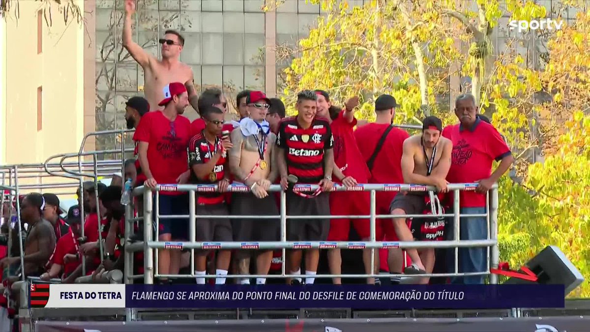 O pique do Saúl e do Jorginho é invejável! 😅 Reta final do cortejo e os caras estão animados demais! #Flamengo #Libertadores