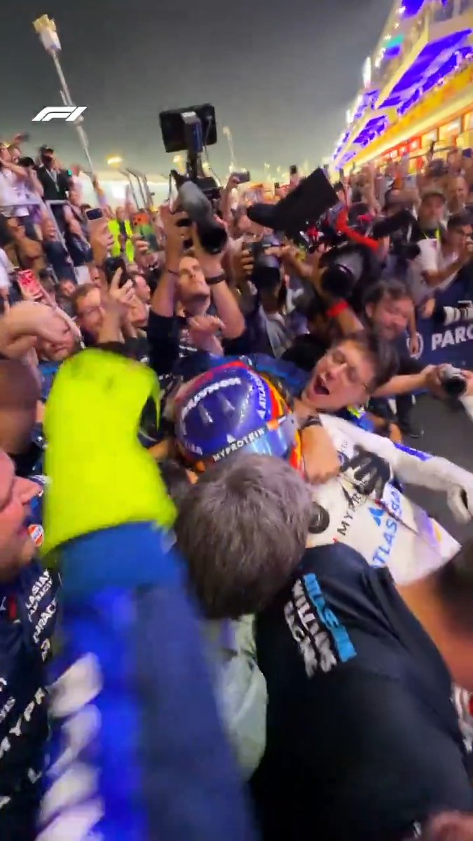 This is starting to become a habit, Carlos! 🤩 #F1 #QatarGP