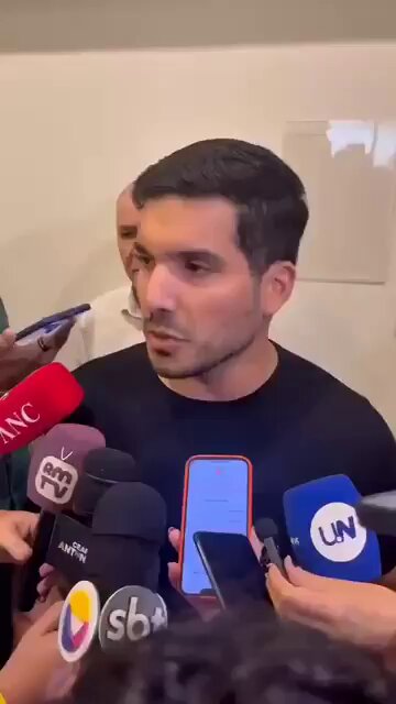 🇧🇷 ATENÇÃO: André Fernandes responde às críticas de Michelle Bolsonaro. “A esposa do ex-presidente Bolsonaro vem aqui e diz que fizemos a movimentação errada, sendo que o próprio presidente, no dia 29 de maio, pediu para ligarmos para Ciro Gomes no viva-voz e ficou acertado que apoiaríamos o Ciro.”