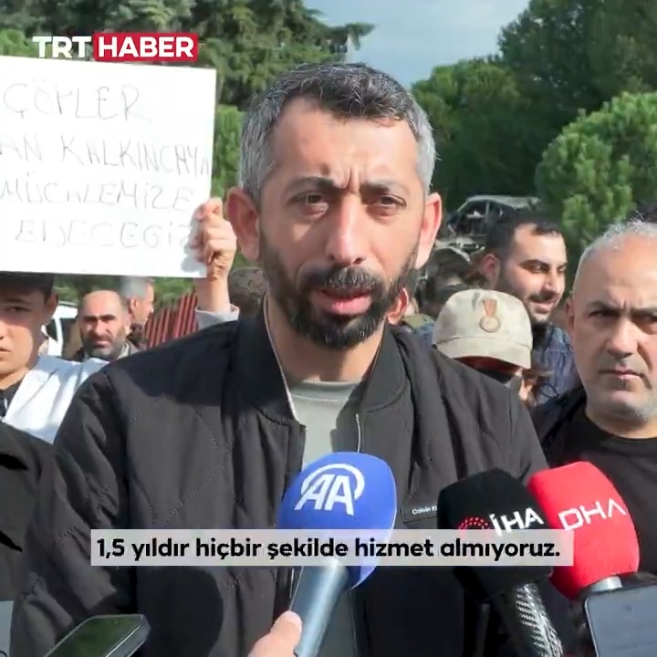 İzmir'de CHP'li Buca Belediyesi'nin şantiyesinde çöp depolanmasına vatandaşlar tepki gösterdi: 📌"1,5 yıldır hiçbir şekilde hizmet almıyoruz. İnsanlar bu kokunun, pisliğin, rezaletin içinde yaşamak istemiyor."