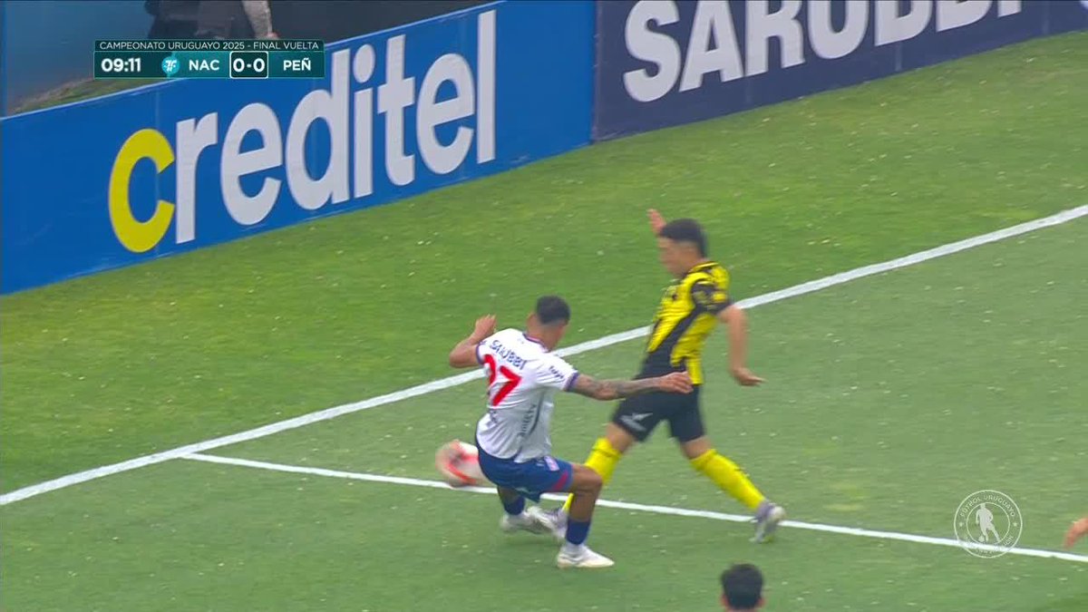 PRIMERA POLÉMICA DE LA TARDE: ¿Fue penal a Leo Fernández en la Final del Campeonato Uruguayo entre Peñarol y Nacional? para el árbitro, SAQUE DE ARCO... 📺#DisneyPlus Plan Premium