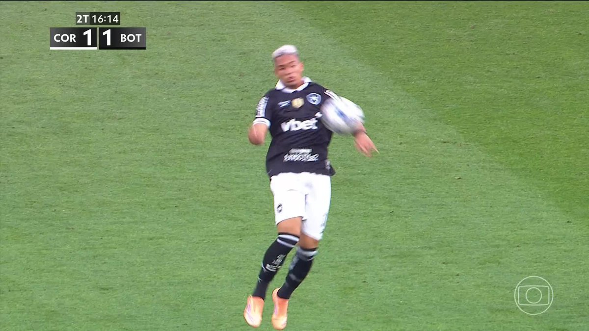 VAR revisou este lance e manteve a decisão de campo, validando o gol de Cuiabano, do Botafogo.