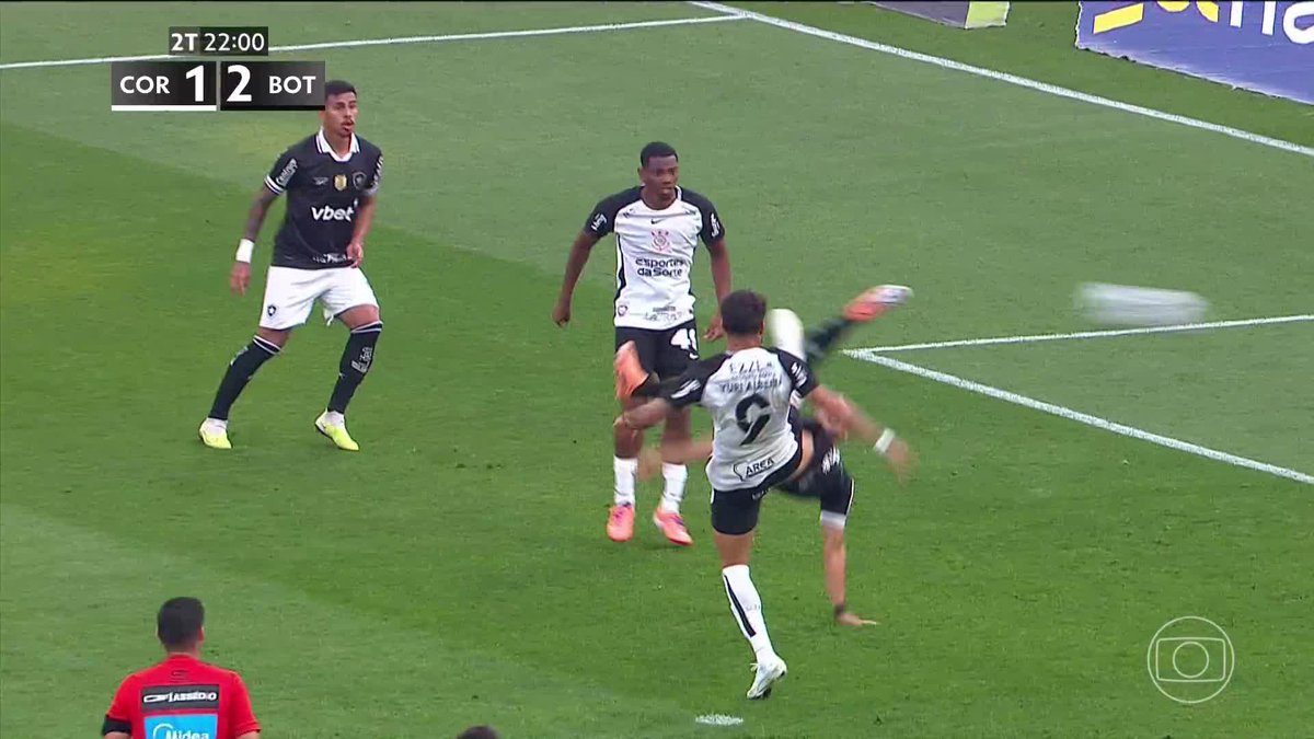 No detalhe, o voleio de Barrera que resultou no segundo gol do Botafogo diante do Corinthians.