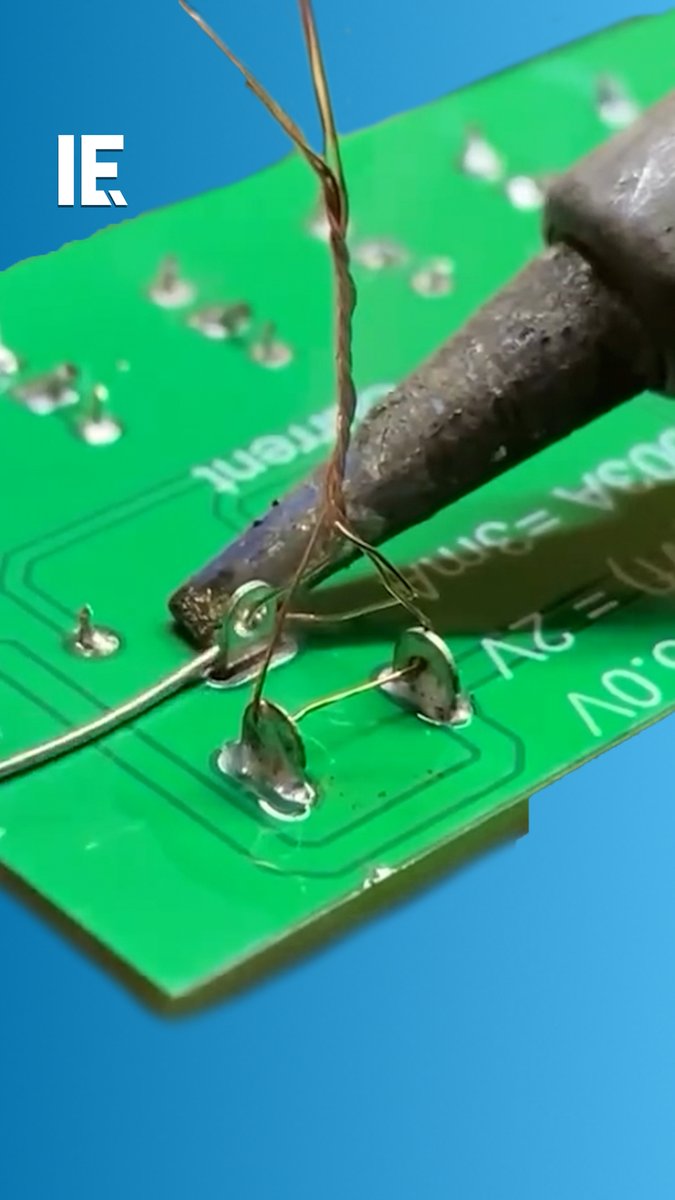 When it comes to soldering, a close up view is best. 📹: pcb_liyun1999 / IG