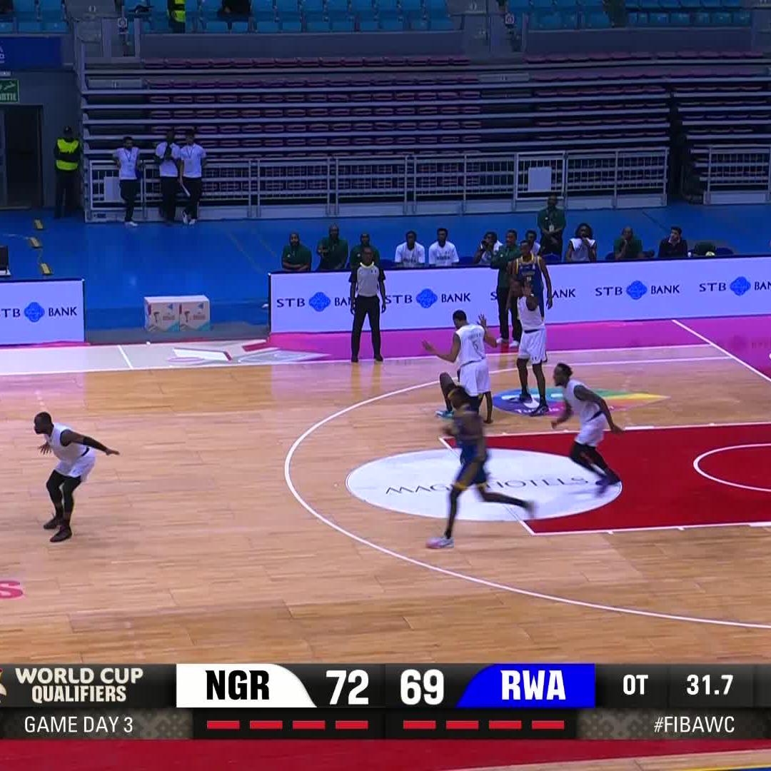Eski Trabzonsporlu Chris Obekpa, yine o bloklarından birini Ruanda hücumunun kalbine sapladı uzatmada.