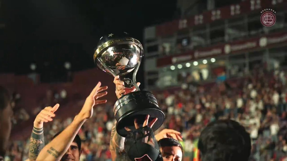 Otra estrella brilla en el firmamento del Club Atlético Lanús. El grito de campeón en Asunción resonó en toda Sudamérica 🌎🌟 #La8estiaSudamericana #OrgulloGranate 🇱🇻