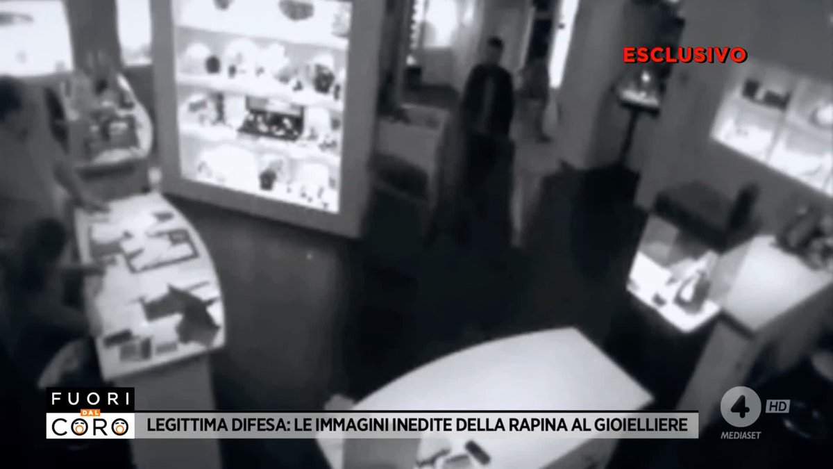 Le immagini inedite della rapina al gioielliere Mario Roggero che oggi rischia 17 anni per essersi difeso sparando. Il servizio di Annalisa Grandi a #Fuoridalcoro è su Mediaset Infinity
