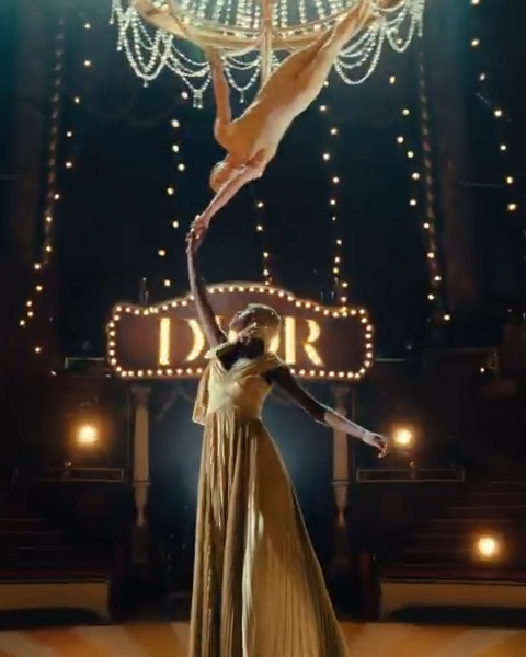 Golden trapeze artists and acrobats dazzle under Dior’s starry circus canopy, as J’adore Eau de Parfum takes over the stage. #DiorBeauty #DiorHoliday #DiorParfums