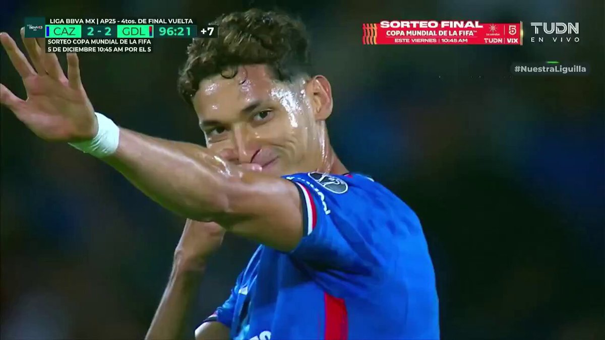 Solo le faltó el bigote para ser un Señor Golazo. 🥸 Vaya forma de estrenarse en liguillas para Charly Rodríguez. 🪄 #LaFiestaDeLaAfición✨ | #CF Vuelta | #AP25