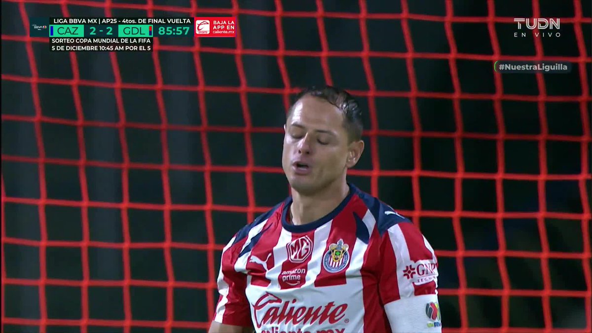 Así fue el que pudo ser el final de la carrera de Chicharito Hernández ... con un penal fallado... Chivas quedó eliminado de la liguilla