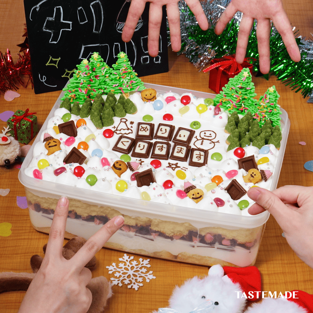 \\クリスマス史上 最幸のケーキ、爆 誕// 総重量6kg以上!デコ盛りタッパーケーキでクリパしてみた。 明治おいしい牛乳 チョコレート大作戦 ※PR