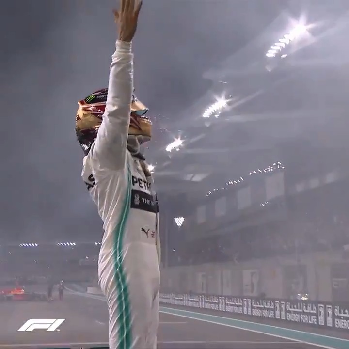 6 yıl önce bugün: Lewis Hamilton, sezonun son yarışında mühendislik harikası W10'a veda ediyor.