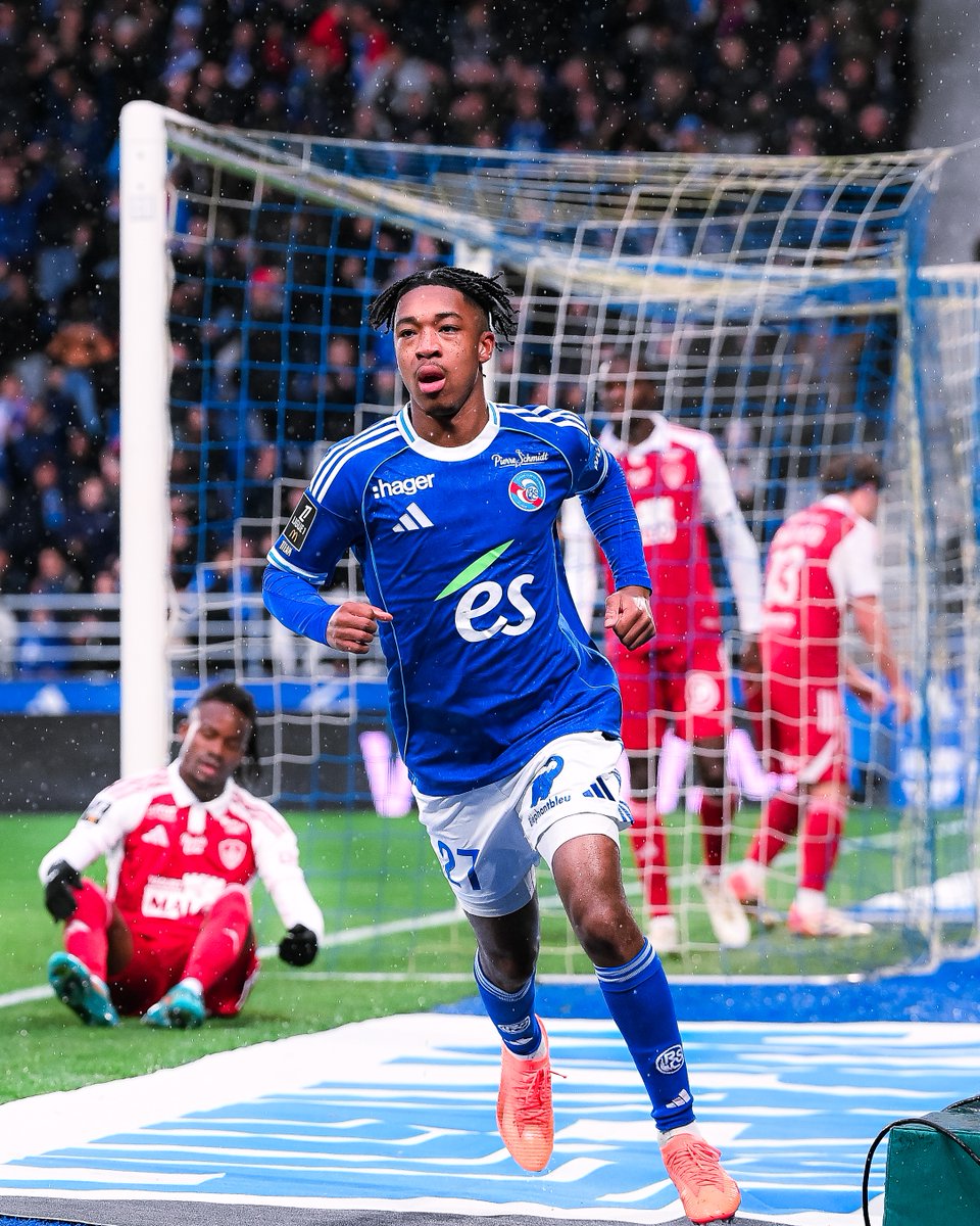 🇫🇷 Two English players linked up to score in Ligue 1 yesterday. A brilliant cross from Ben Chilwell put it on a plate for Sam Amo-Ameyaw to score his first goal of the season for Strasbourg #ligue1