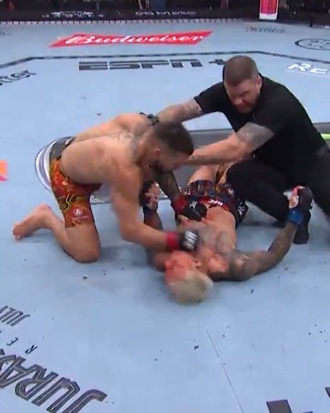 Ilia Topuria’s first-round KO of Charles Oliveira at #UFC317 has been nominated for the #UFCHonors Knockout of the Year! 🏆💥 🎥 UFC Europe