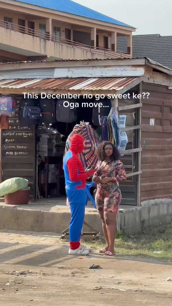 I’m more interested in what the spiderman was telling the lady 😁😂.
