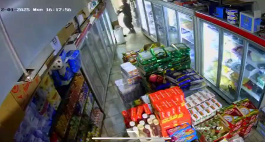 ⚡️ Local sources: Israeli army raided a Palestinian grocery store and kidnapped Palestinian workers in the city of Tubas, in the West Bank.