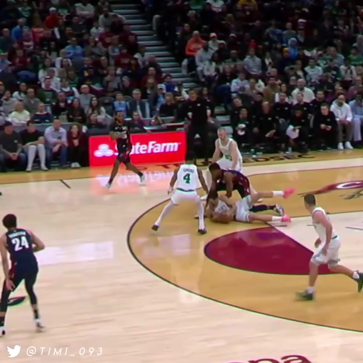 Love this sequence of Hugo Gonzalez making immediate impact ☘️ Checked in to the game in the 4th, forced a steal, and then hit a three: