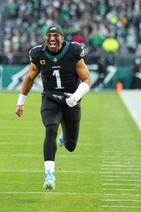 "We have a 50 million dollar quarterback that does what well right now? Can anyone answer me one thing Jalen does well, right now?" Joe Giglio says the biggest reason for the Eagles' loss to the Bears was Jalen Hurts.
