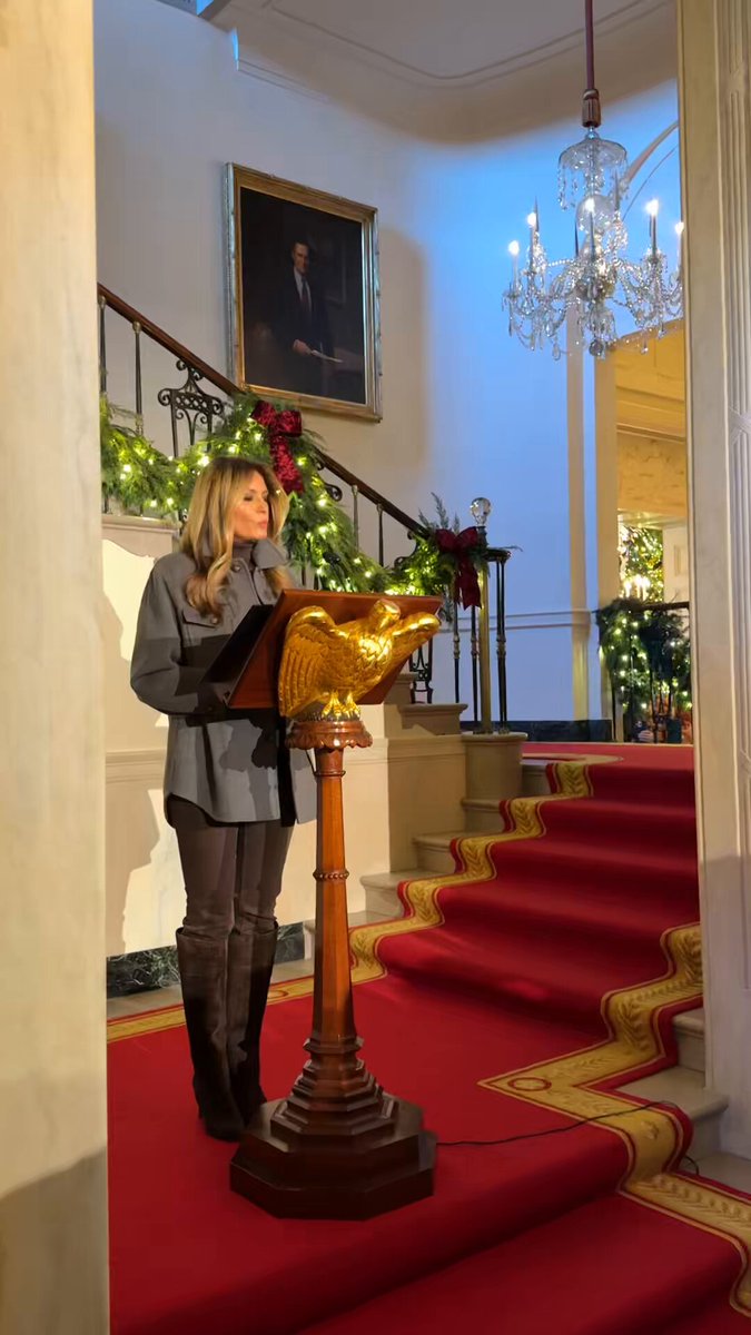 The First Lady also thanks the Executive Residence staff who welcome every guest that walks through the White House doors 🇺🇸