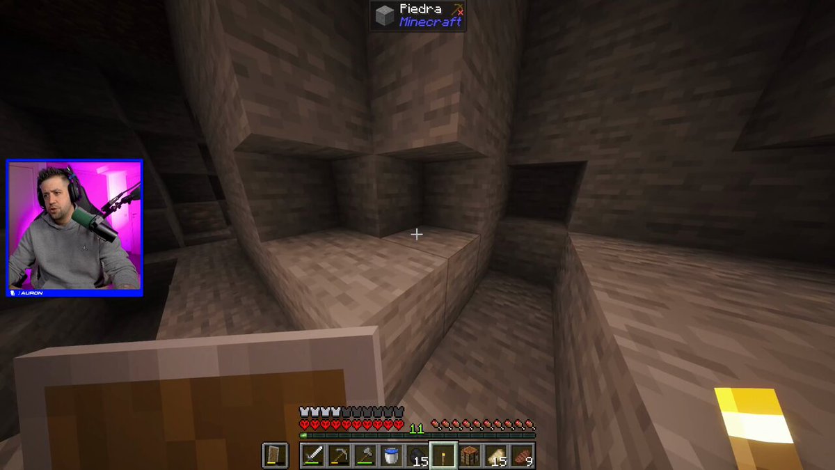 Al final auron se asusta más con el minecraft normal que con cuando le pone mods de miedo, menudo grito jskjd