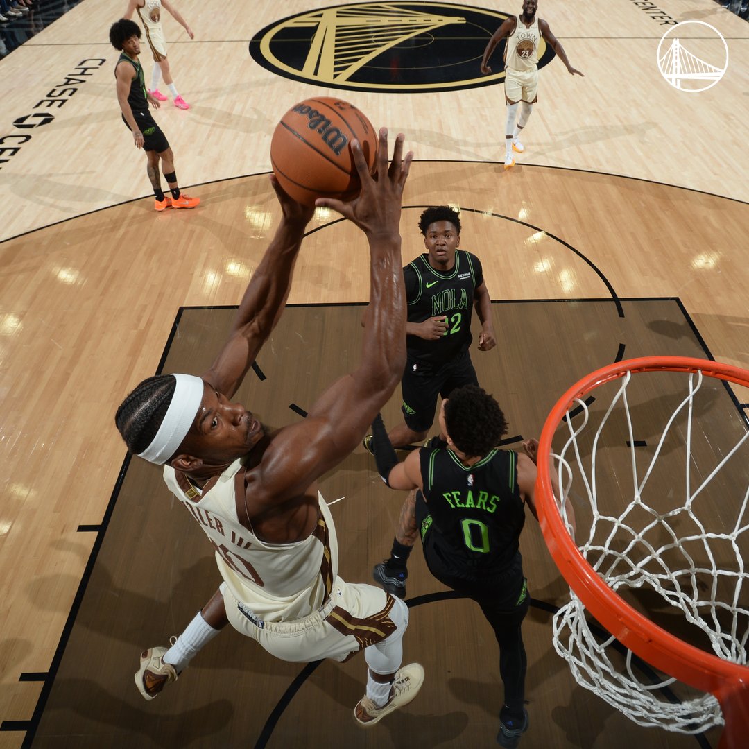 The Dubs have 64 dunks so far this season, resulting in $160,000 raised for the Warriors Community Foundation, courtesy of Rakuten Dunks for Donations || #DubNation