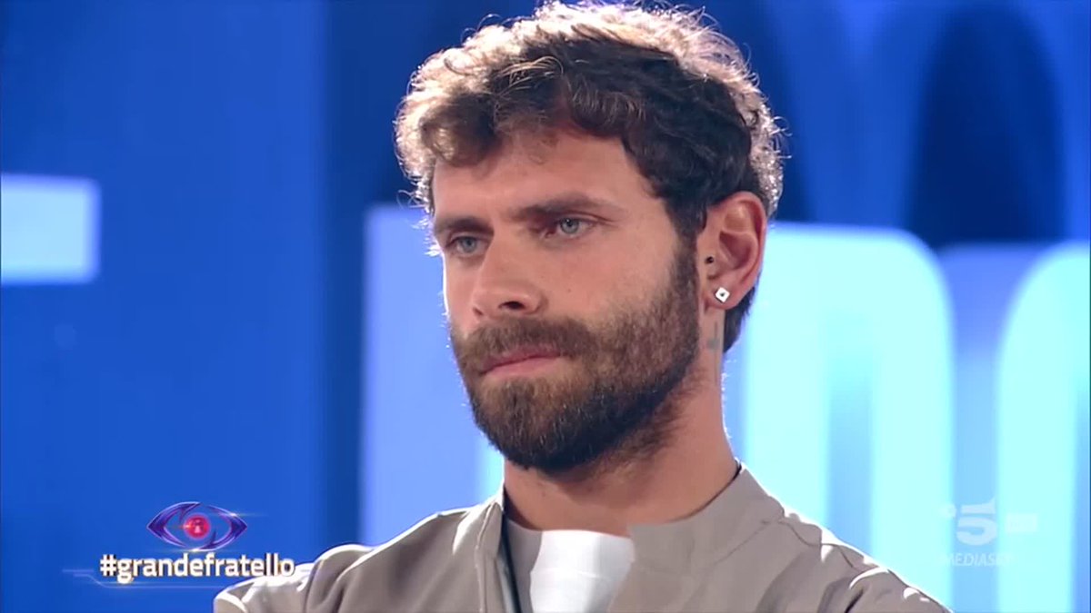 È il momento di un faccia a faccia tra Domenico e Valentina, che ha qualcosa di molto importante da dirgli... #GrandeFratello