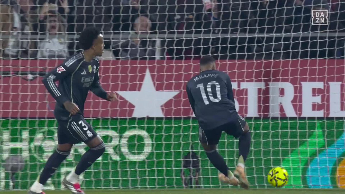 El pique entre Mbappé y Gazzaniga en el penalti a favor del Real Madrid #PokerFC