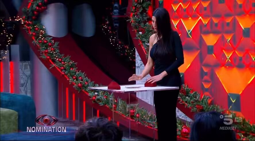 “Paladina delle donne ma quando il figlio parla delle donne ride” Rashaaaaaaaaaaaaa ♥️