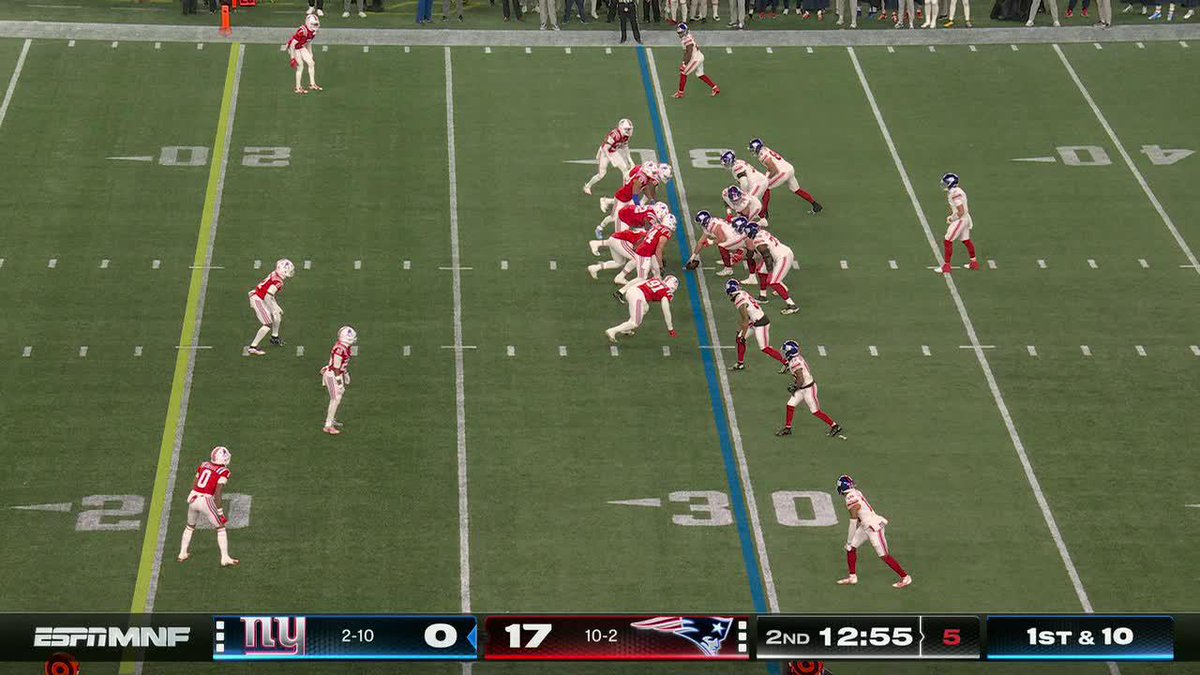 DART TO SLAYTON FOR A 30-YD TD 💪