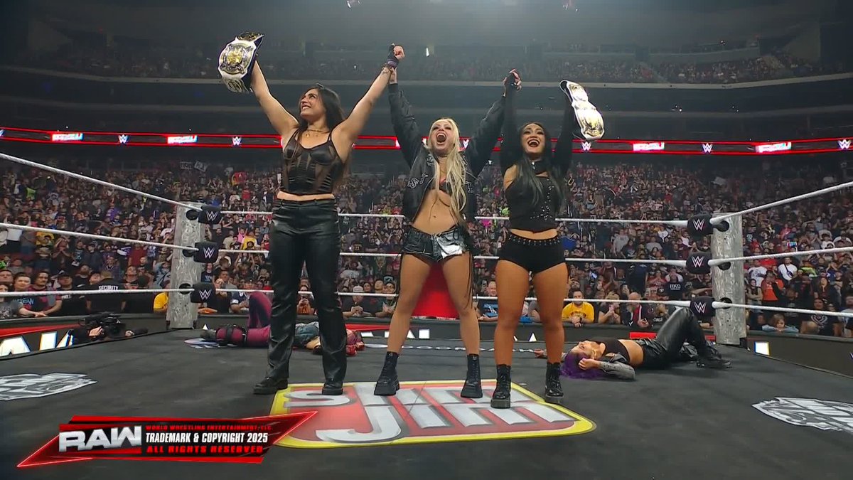 RHEA & IYO... FLAIR & BLISS... BAYLEY & LYRA... THE JUDGMENT DAY... Is there anyone the Kabuki Warriors haven’t made enemies with? 😳 EVERYBODY WANTS THE WOMEN'S TAG TEAM TITLES!