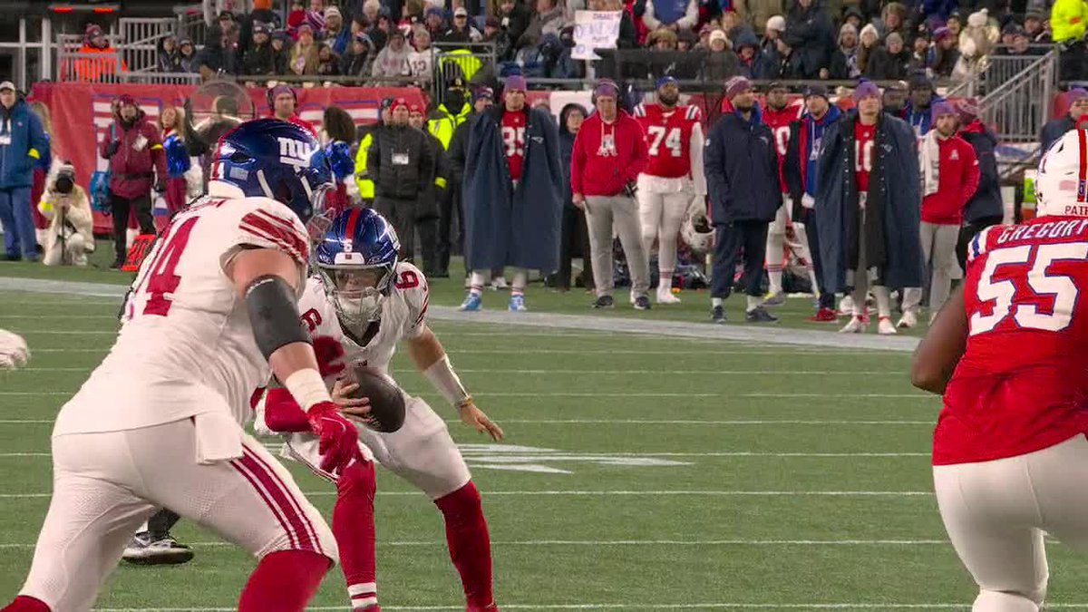 JAXSON DART MAKING BIG PLAYS FOR THE 2-PT CONVERSION 🔥