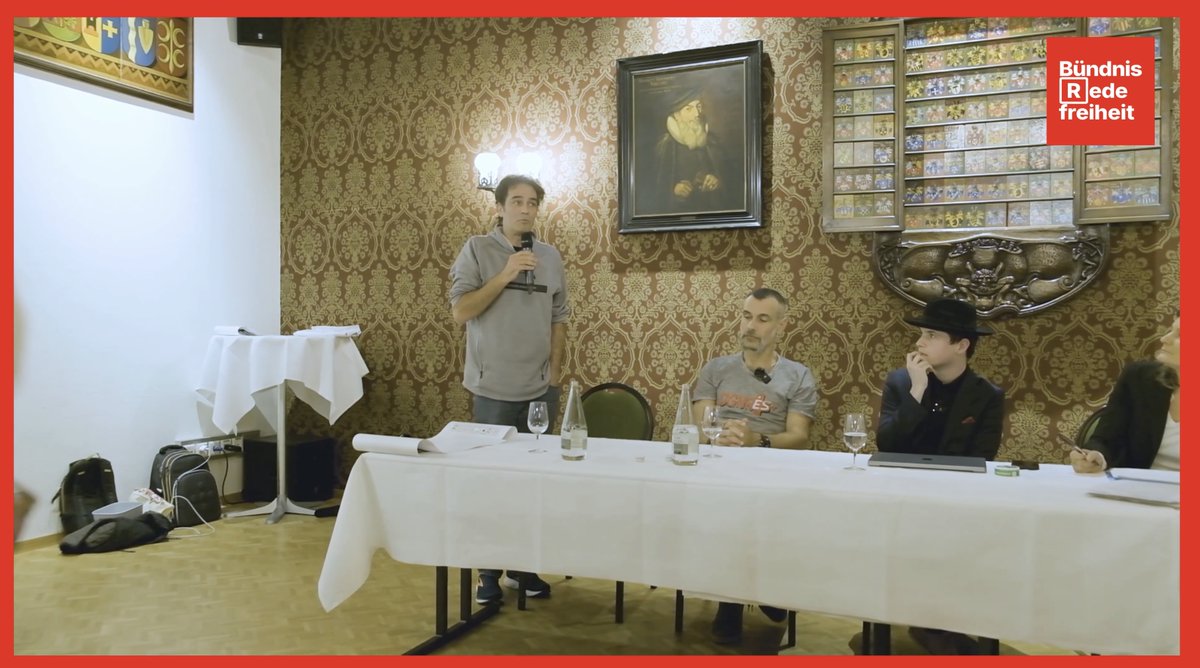 Emanuel Brünisholz geht heute in der Schweiz für 10 Tage ins Gefängnis, weil er auf Facebook geschrieben hat, dass Skelette nicht trans sein können. Er sagt: "Ich lasse mich nicht von der Justiz stressen. Was hier passiert, ist ein Witz." Emanuel Brünisholz