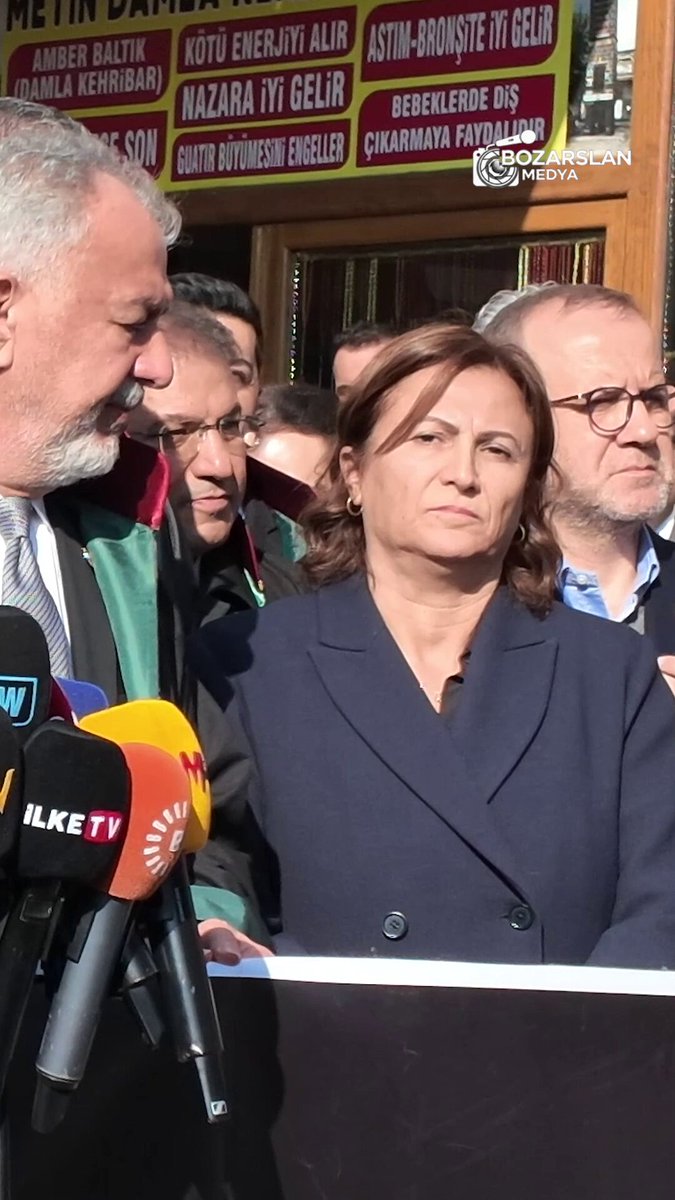 Türkan Elçi Diyarbakır Barosu’ndaki kaydını neden sildirdi? Eşi Tahir Elçi öldürüldükten sonra hukuk okuyan ve avukat olan CHP İstanbul Milletvekili Türkan Elçi’nin Diyarbakır Barosu’ndaki kaydını sildirdiği ortaya çıktı. Elçi’nin kaydını neden sildirildiğine dair birçok iddia ortaya atıldı. Elçi iddialara sosyal medya hesabından yanıt verdi. Elçi, barodan kaydını sildirmesinin gerekçesinin “Bir baro üyesi ile aramızda çıkan ihtilafa dair Baro’nun tarafgir bir tutum sergilemesi, savunmanın temsili olan bir kurumun hakkaniyetle ifa etmesi gereken görevini yerine getirmemesinden kaynaklıdır” cümleleriyle açıkladı. Konuyu yargıya taşıdığını ifade eden Elçi, “Yargı süreci şu anda devam etmektedir. Hakkımı savunmak için attığım her adımın çarpıtılması; çocuklarımın ve hatta hayatını kaybetmiş eşimin dahi bu tartışmalara malzeme edilmesi, ülkemizdeki kutuplaşmanın ve sorumsuz dilin ne denli yıkıcı olabileceğini bir kez daha göstermiştir” dedi. Özellikle CHP’de siyaset yaptığından beri bir kesim tarafından hedef gösterildiğini savunan Elçi, “Eleştiri değerlidir; ancak hakaret, iftira ve hedef göstermeyi bir mücadele yöntemi olarak benimseyenlerle yargının karşısında hesaplaşmaktan geri durmayacağım “şeklinde konuştu. Takipte kalın, haberiniz olsun ====>