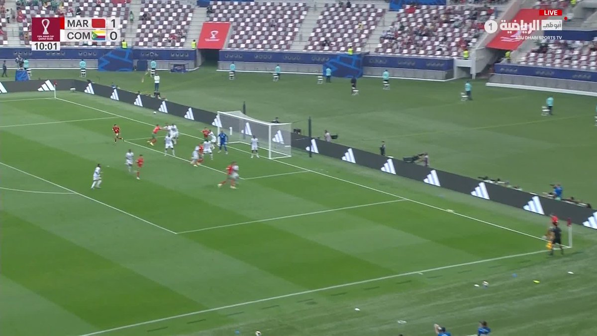 جنووووون.. طارق تيسودالي لاعب خورفكان يسجل الهدف الثاني للمغرب. ما الجنون في الموضوع؟ ⚠️جميع اهداف #كأس_العرب حتى الآن اتت عن طريق لاعبين يلعبون في الدوري الاماراتي. هدف سوريا - عمر خريبين هدفي المغرب - بوفتيني وتيسودالي ما عدى هدف مدافع قطر في مرماه.
