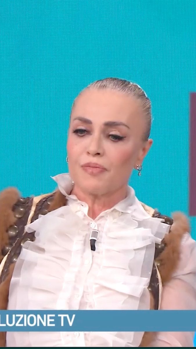 Samira Lui fa lo stesso lavoro che faceva Paola Barale a La ruota della fortuna? ๐ Guarda #TvTalk su RaiPlay ๐ฉต