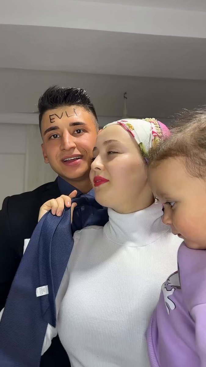 Halbuki kadınlarda sıraya girmişti kocanı elden almak için.. 🤣🤣