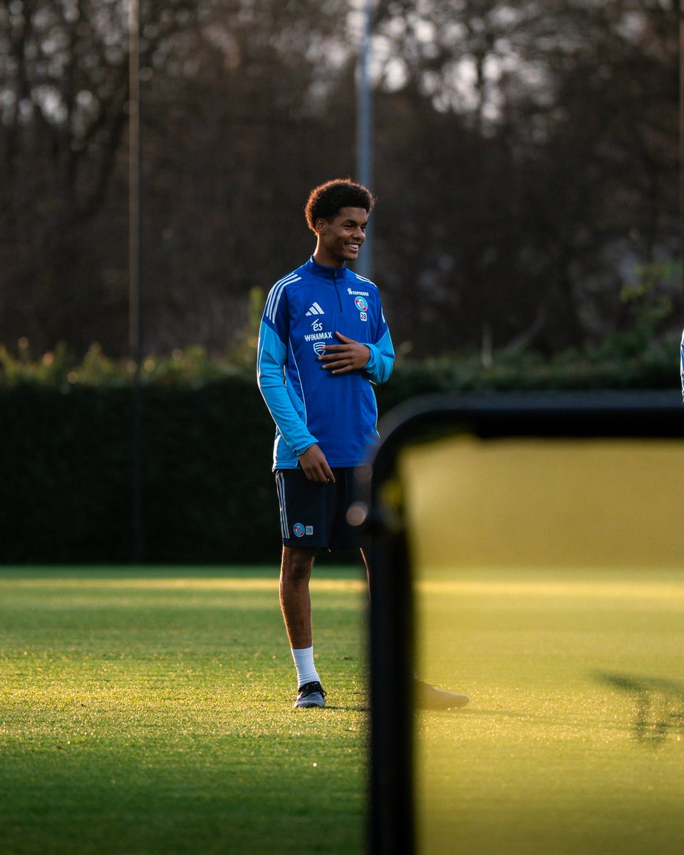 The 16-year-old Strasbourg midfielder Tyrese Noubissie has been promoted to the first team. He was welcomed into the dressing room by Ben Chilwell and other players and assigned No. 28. #BlueCo #RCSA