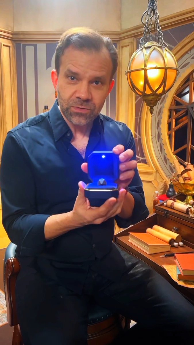 DFWM, GIL! 🎲🔥 Liam O'Brien's custom, screen-used metal “Gil” D20 is up for auction during our 10 Year Anniversary Charity Stream! Tune in live on eBay Live on December 10th to raise funds for the Critical Role Foundation and offer a chance to make exclusive items from Exandria's history your very own! ✨ LEARN MORE ⬇️