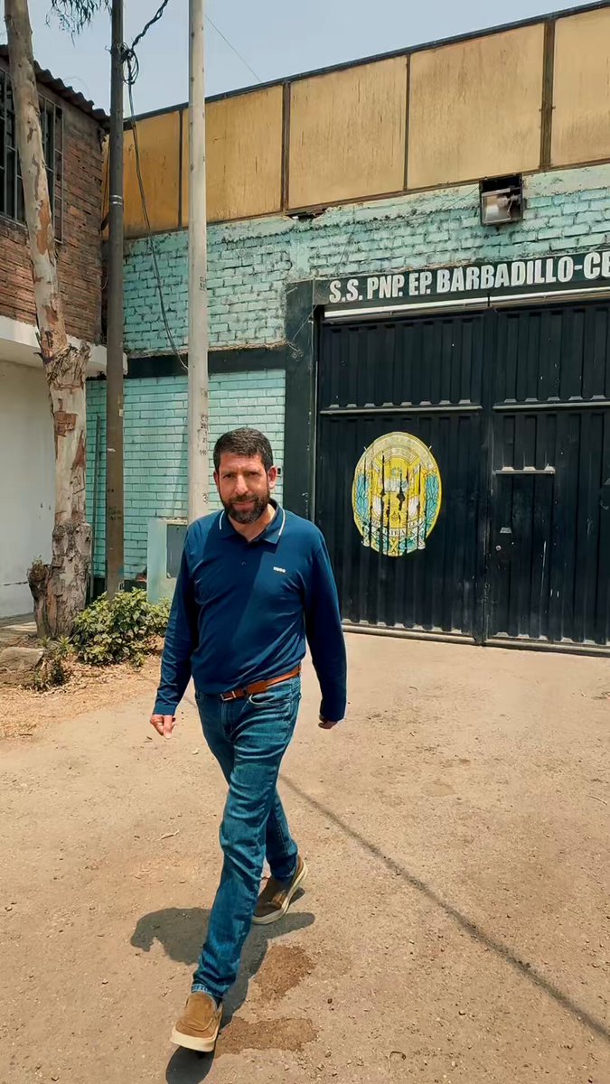 💥PEDRO CASTILLO el único preso político en Barbadillo ! Lo encerraron por no arrodillarse ante el poder. El pueblo está decidido a liberarlo. La historia no se encarcela! UNIDOS SI PODEMOS 🇵🇪