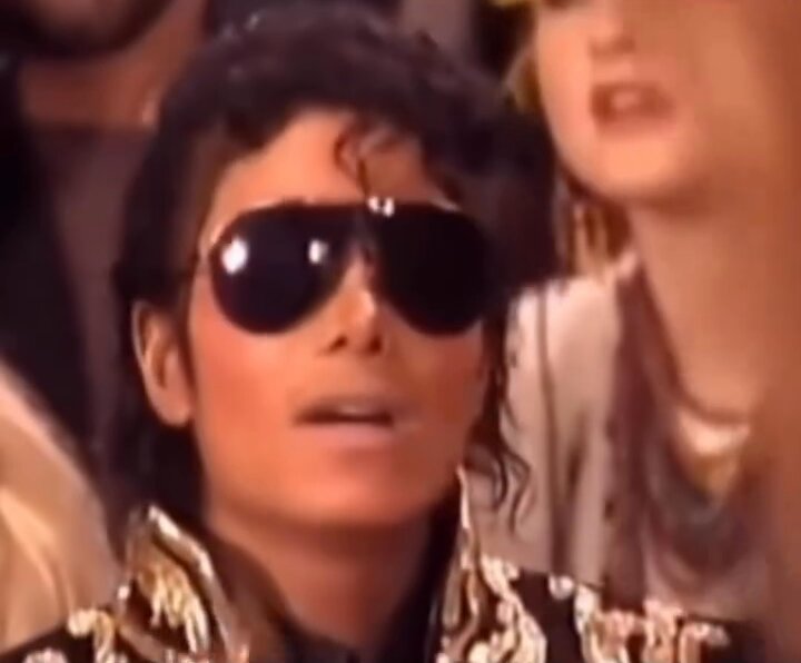 Michael Jackson gets caught by Diana Ross for not singing along