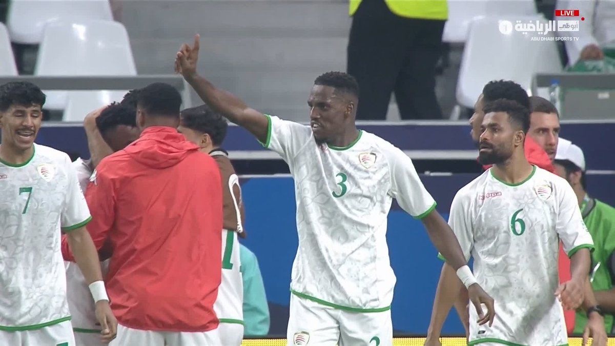 نواف العقيدي يقف متفرجا على هدف منتخب عمان ‼️ مصوراتي ‼️