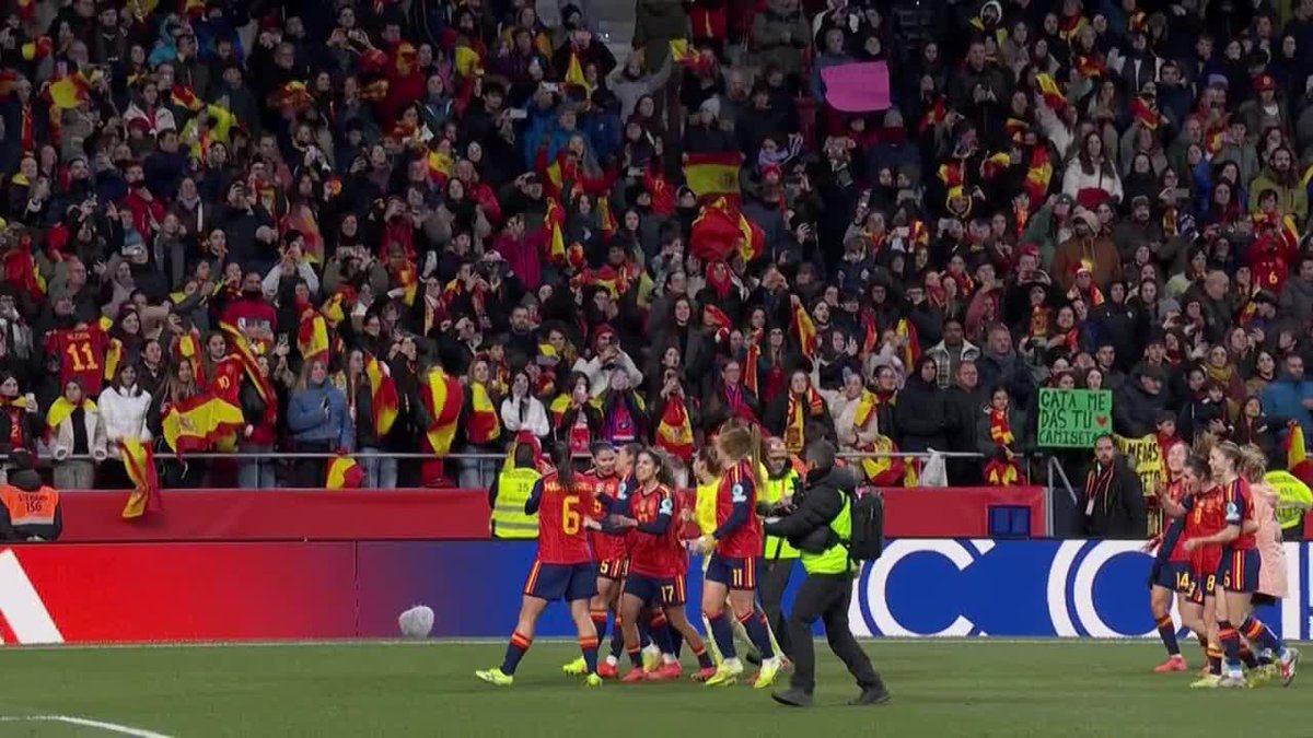 Nothing better than celebrating with your fans 🇪🇸🤩