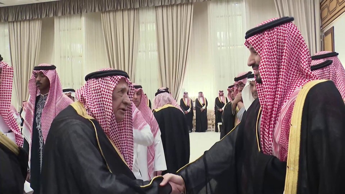 فيديو سمو ولي العهد يستقبل الأمراء والعلماء وجمعا من المواطنين في قصر الخليج بالدمام. 🇸🇦🇸🇦 #نورت_الشرقية_يابوسلمان