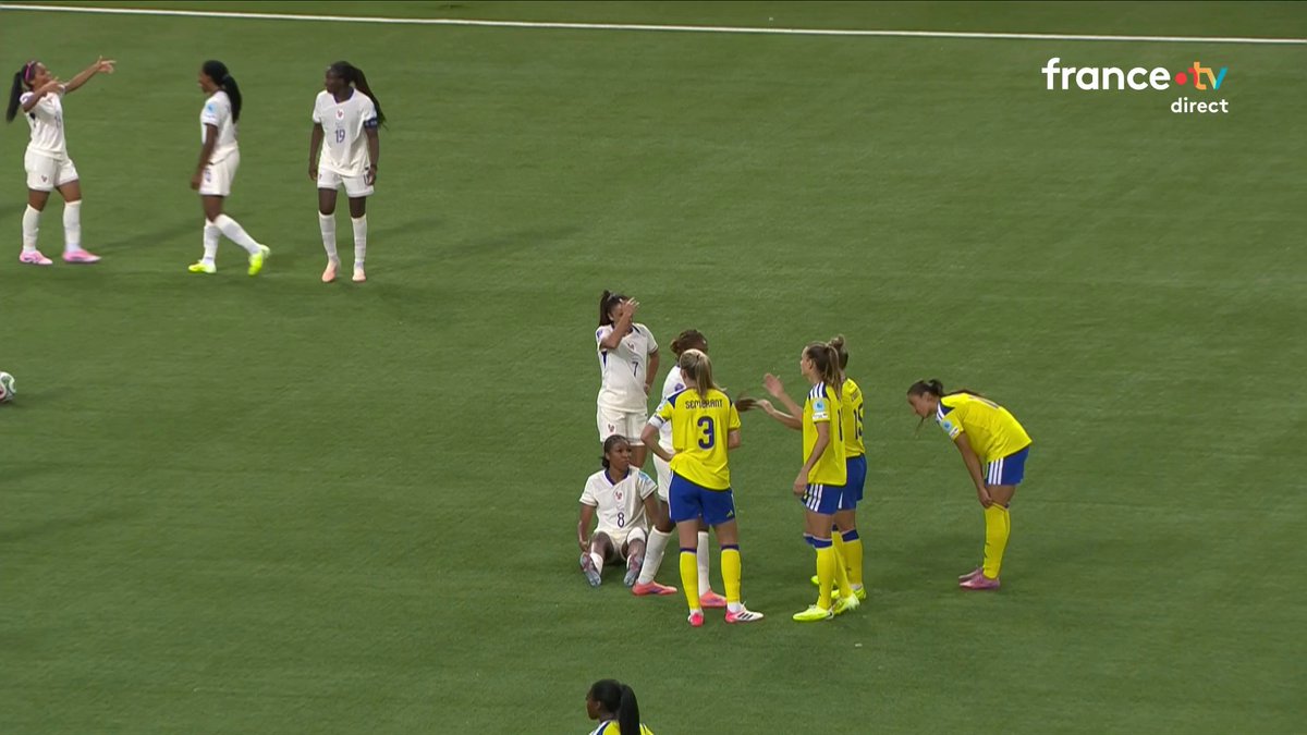 โฝ #UWNL | ๐ฅ C'EST FAIT : l'รฉquipe de France termine 3e de la Ligue des Nations ! ๐ซ๐ท Aprรจs prolongations, les Bleues arrachent le match nul 2-2 et s'imposent 4-3 grรขce au score cumulรฉ !